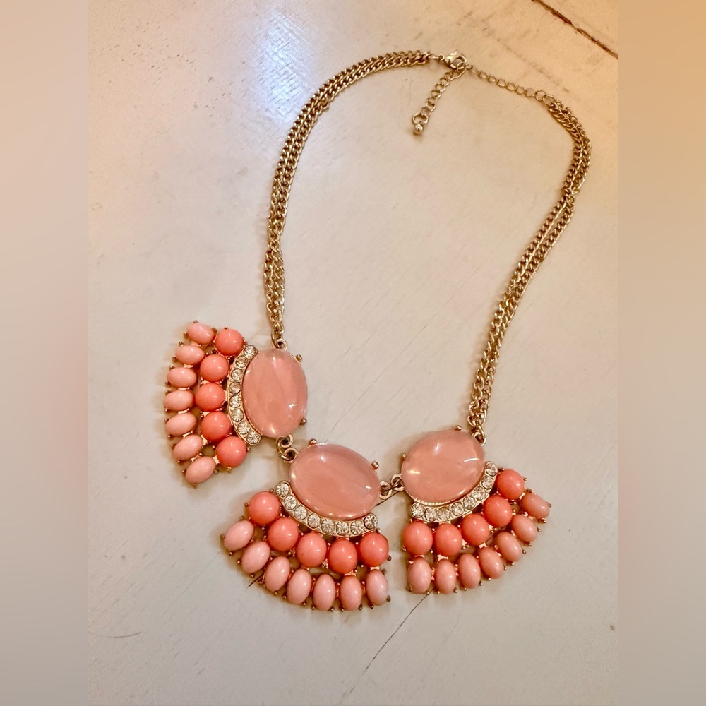 CHIC STATEMENT NECKLACE